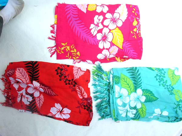 Hawaiian style hibiscus flower pattern sarong, retail supply importer