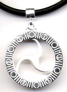 Wholesale mystic jewelry, swirl rounded fashion pendant with pattern decor around