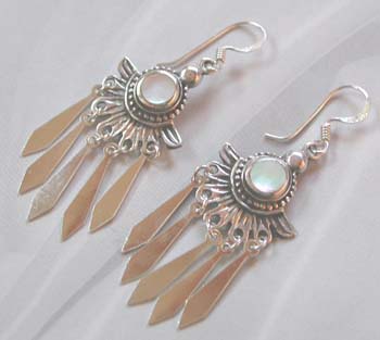 Wholesale indian fashion jewelry, sterling silver earring with white seashell and dot pattern     