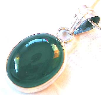 Wholesale costume jewelry, an oval  shape jade pendant in sterling silver