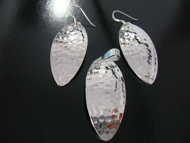 Quality designer jewelry sets, ladies sterling silver earrings, handcrafted pendant, flashing jewelry, hot fashion clothing 